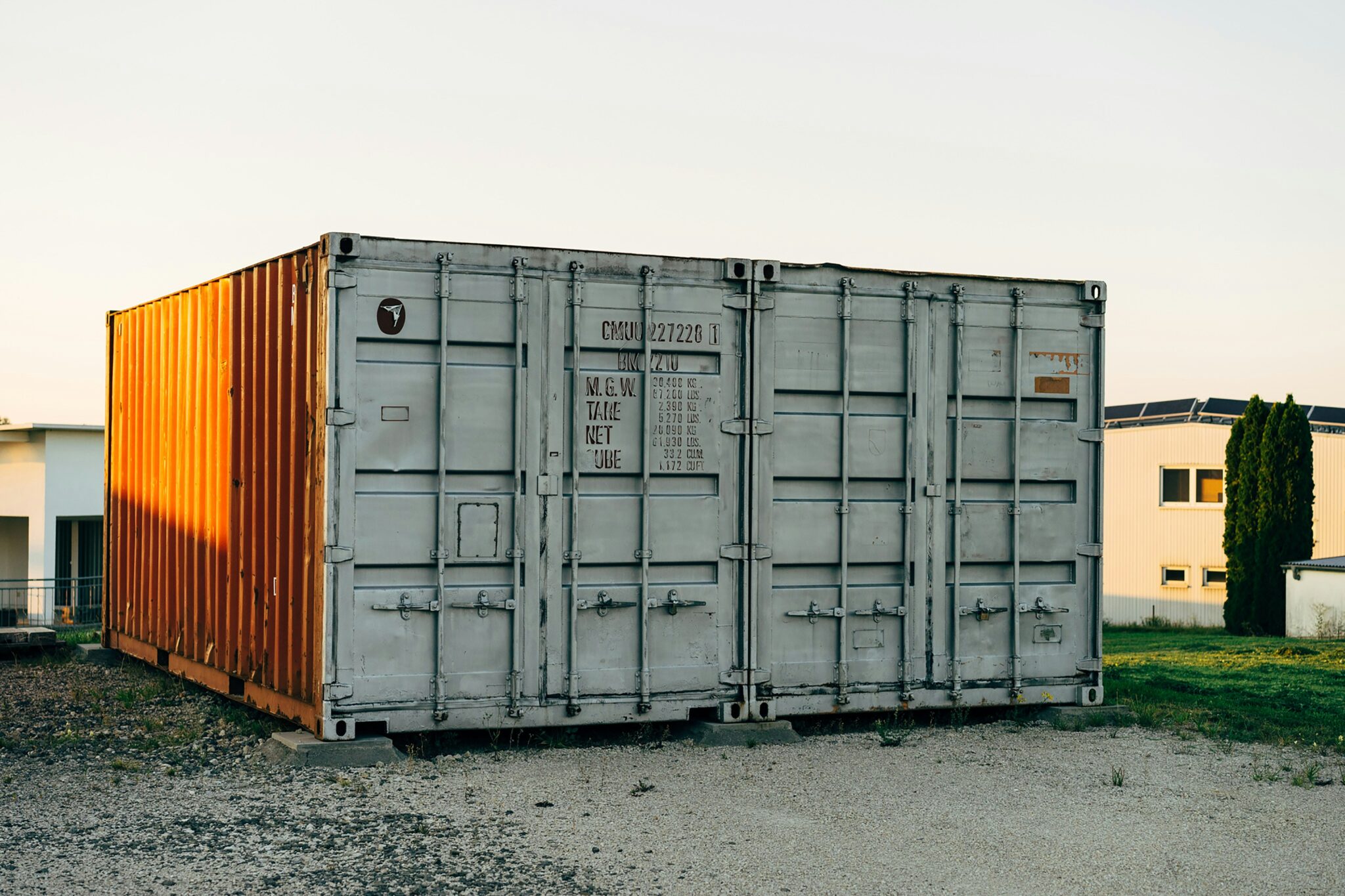 Containers: VMs or Bare Metal? A Guide for Business Scalability ...
